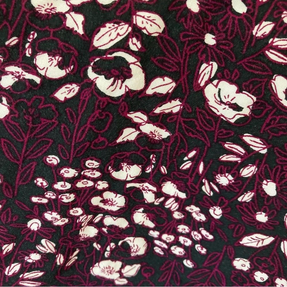 Banana Republic Factory - Black, White, Burgundy Floral Design Tank Size Large - Picture 4 of 4